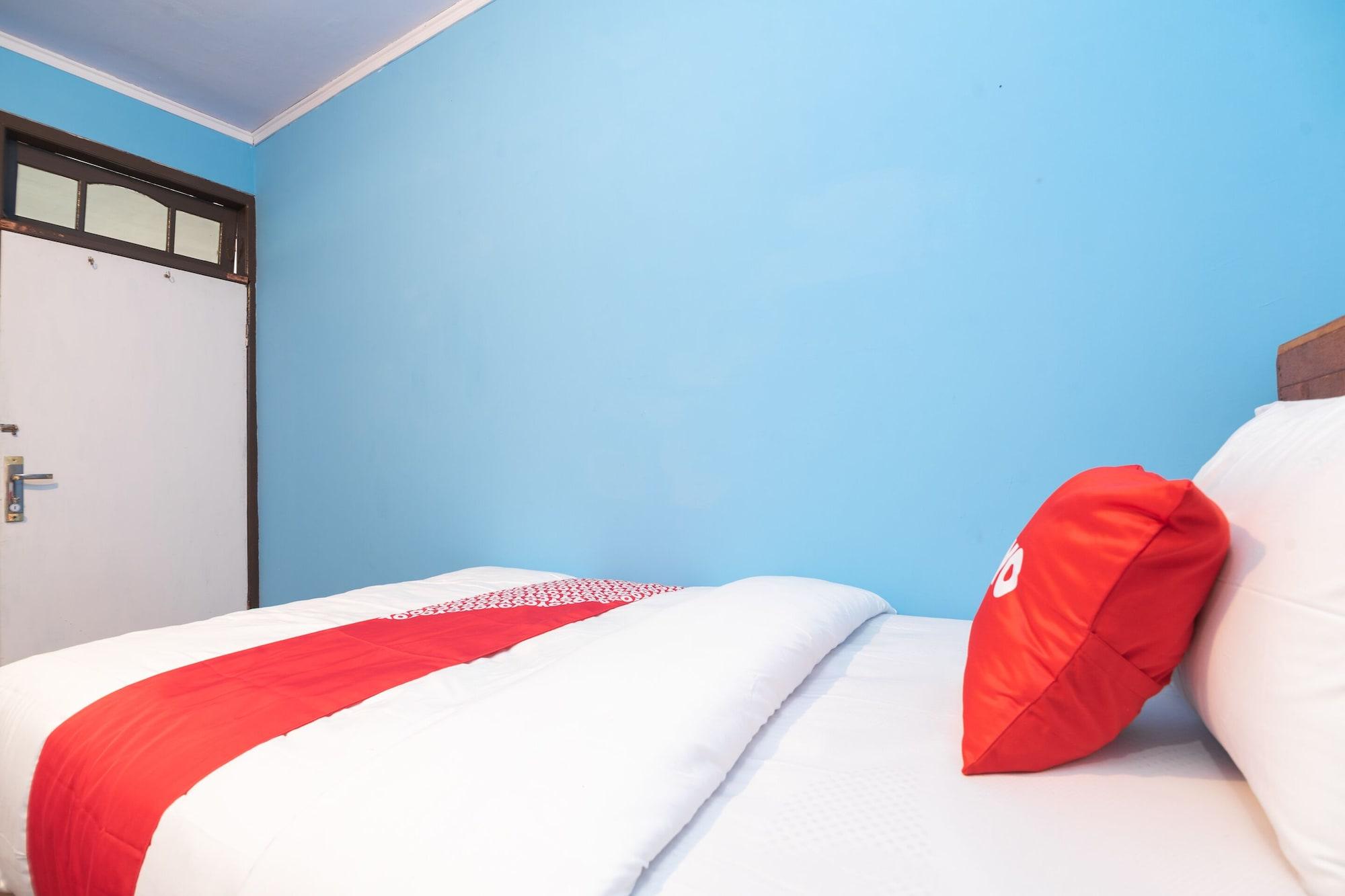 Oyo 1852 Intan Bromo Homestay Pasuruan Exterior foto