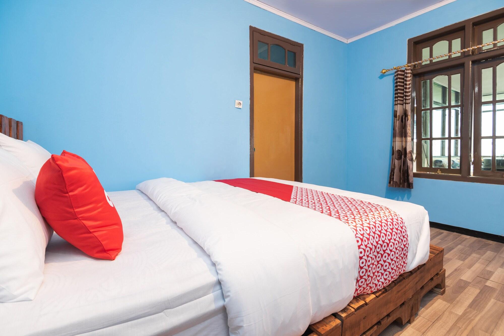 Oyo 1852 Intan Bromo Homestay Pasuruan Exterior foto