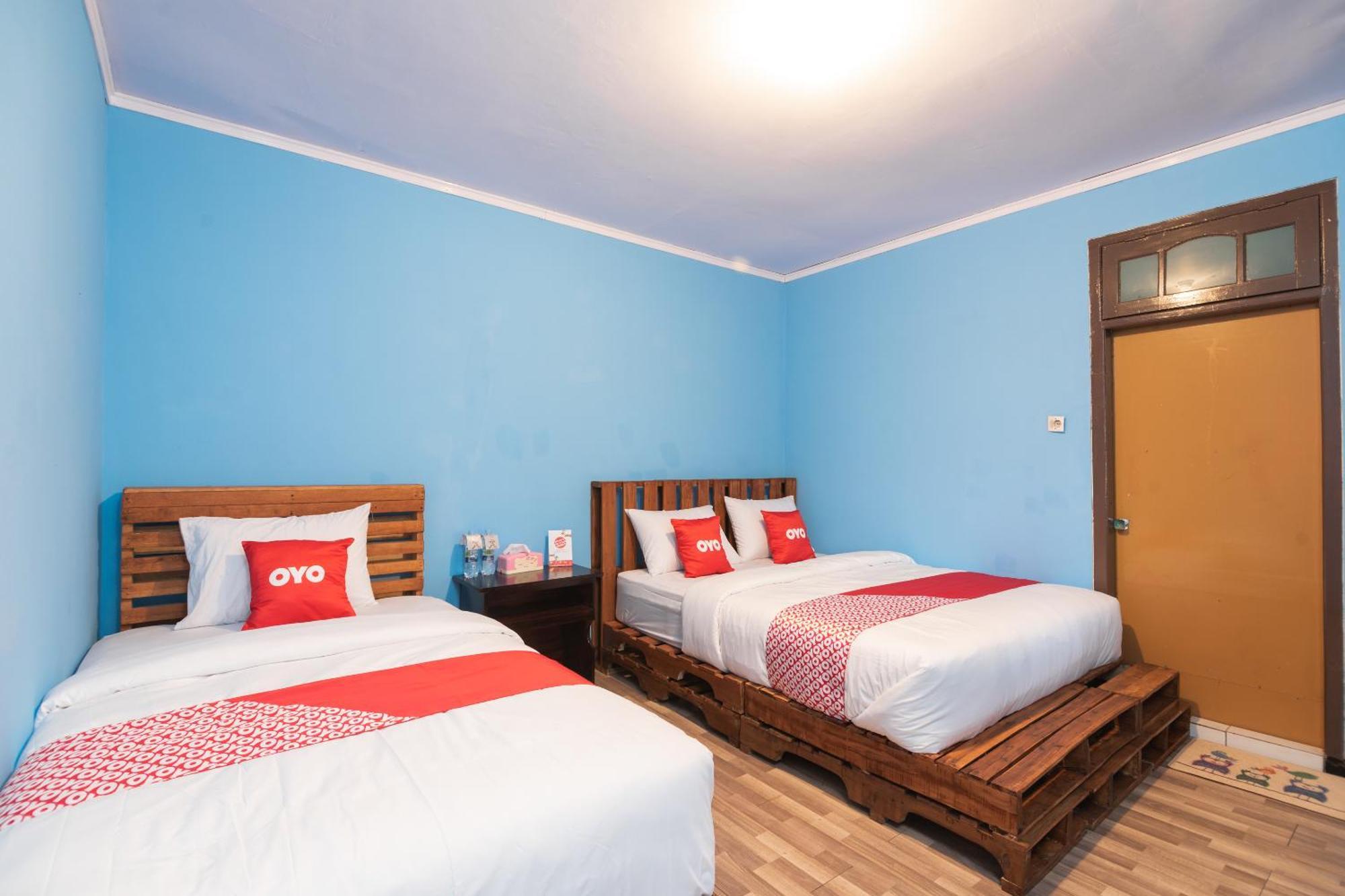 Oyo 1852 Intan Bromo Homestay Pasuruan Exterior foto
