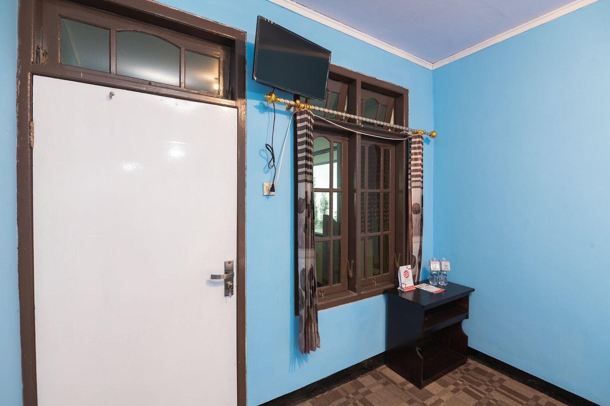 Oyo 1852 Intan Bromo Homestay Pasuruan Exterior foto