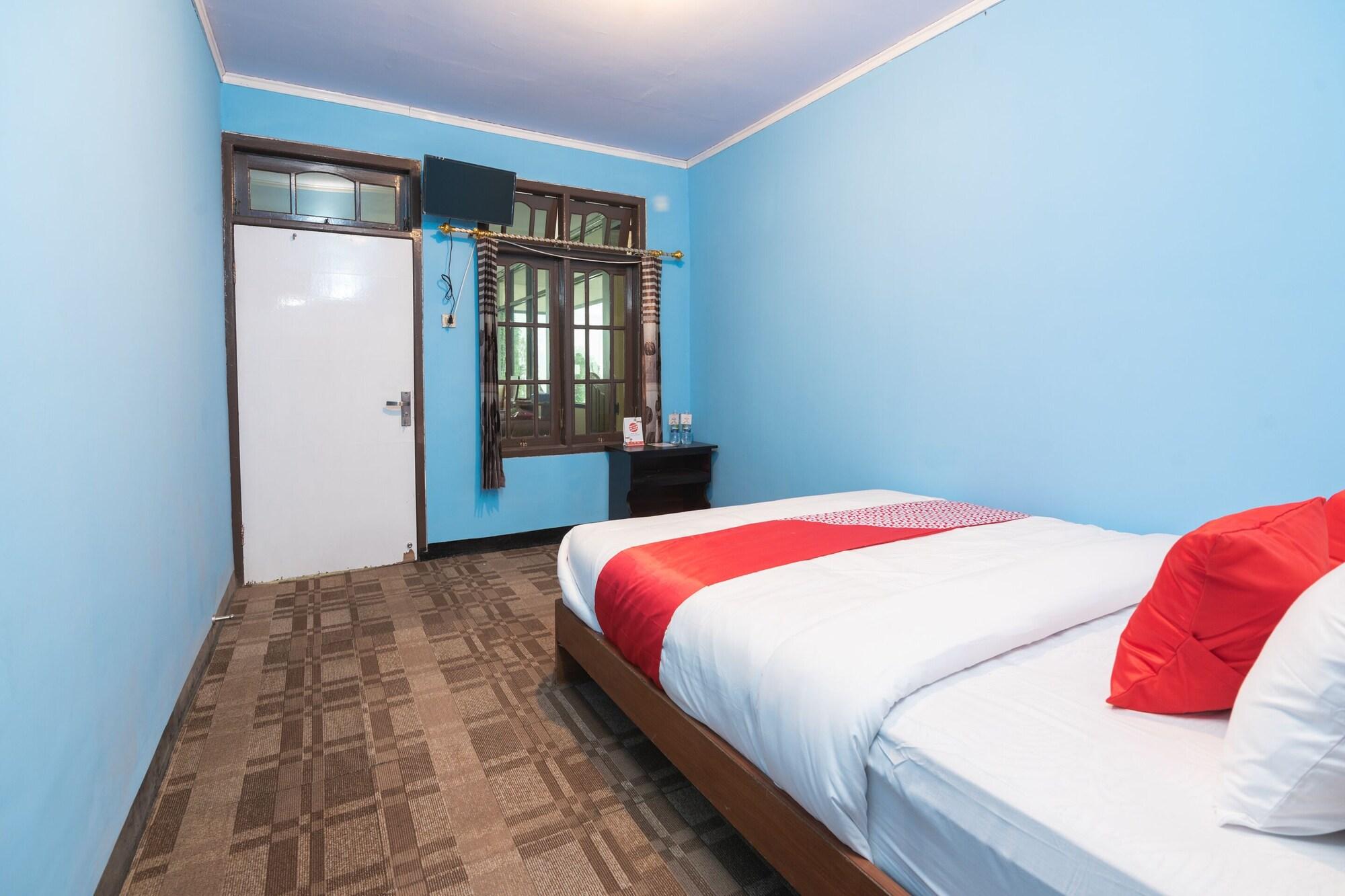 Oyo 1852 Intan Bromo Homestay Pasuruan Exterior foto