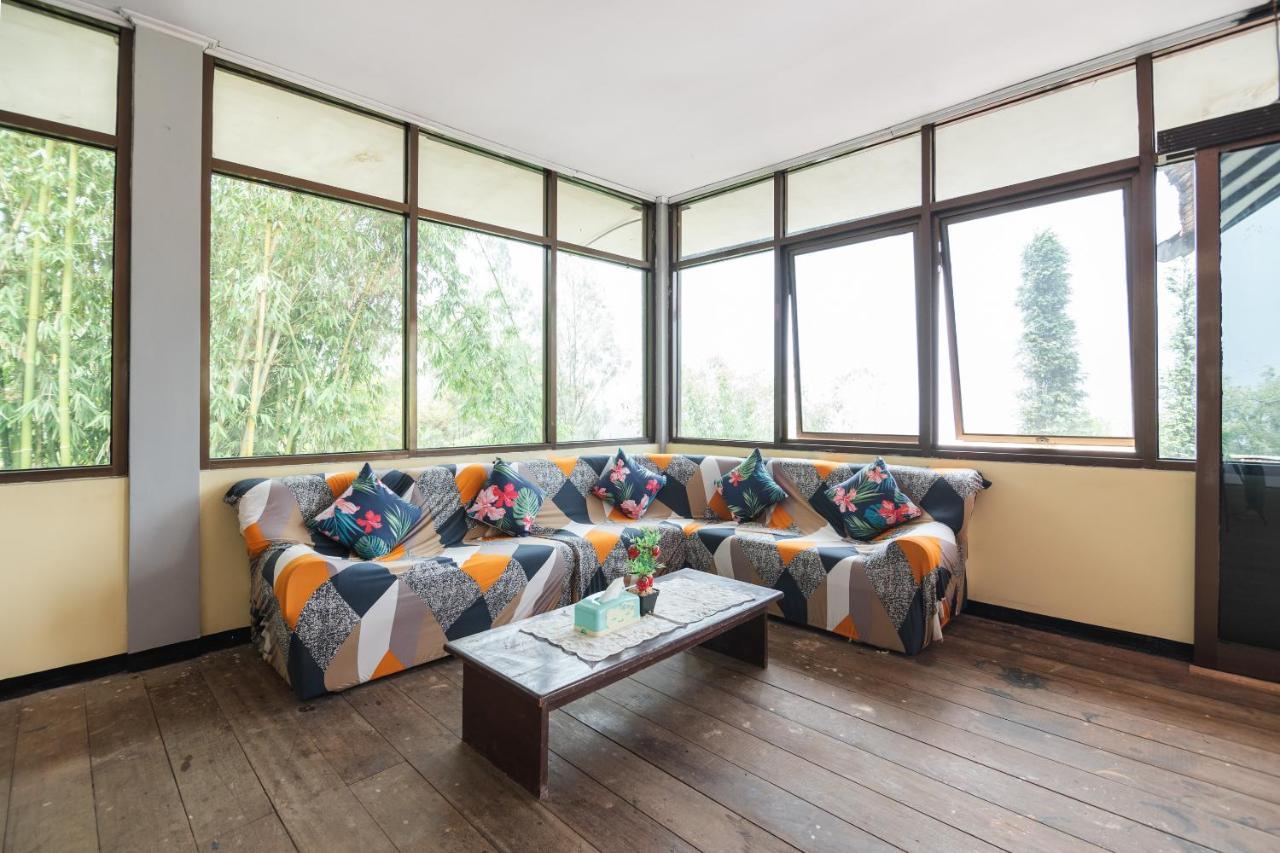 Oyo 1852 Intan Bromo Homestay Pasuruan Exterior foto
