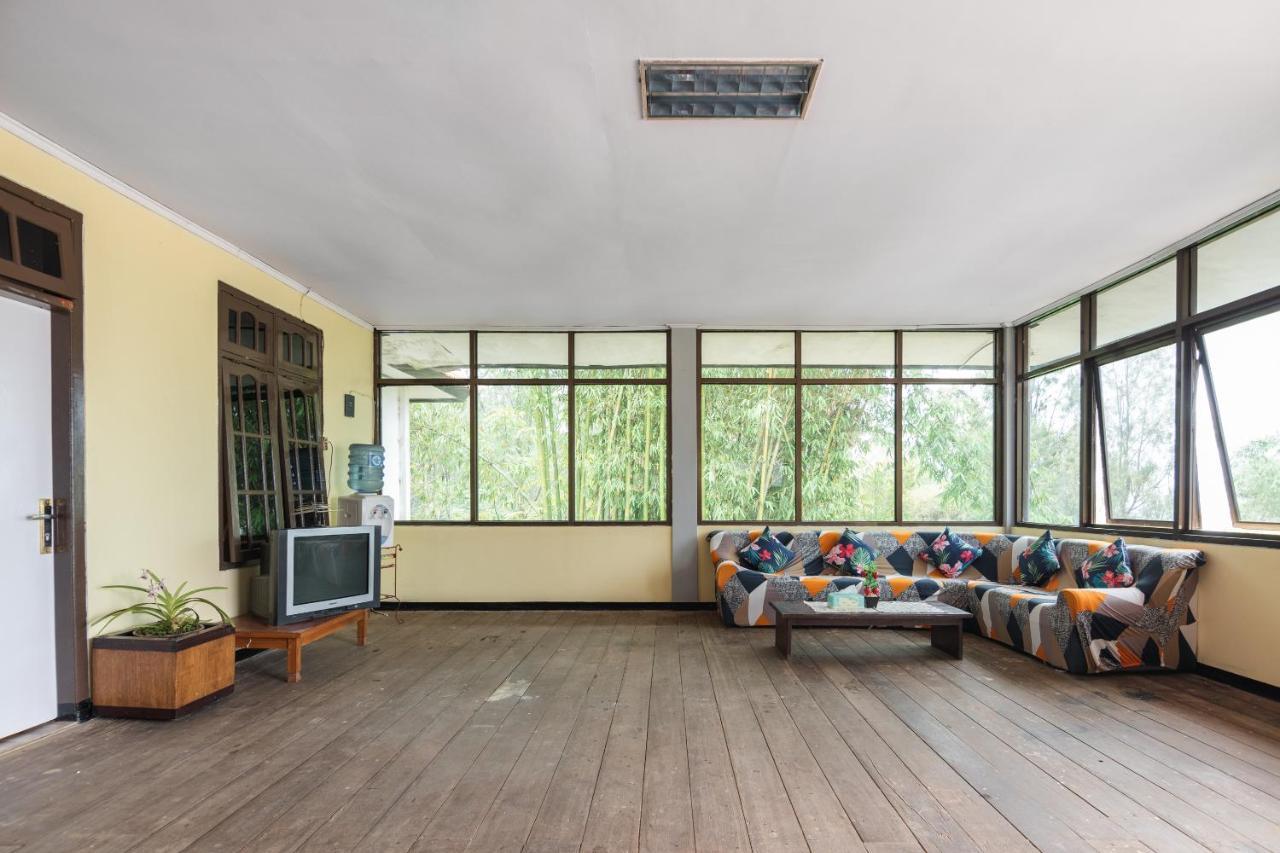 Oyo 1852 Intan Bromo Homestay Pasuruan Exterior foto