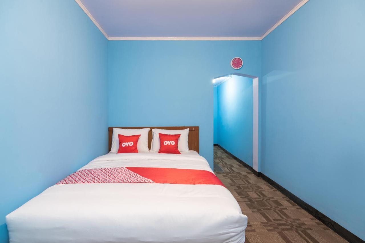 Oyo 1852 Intan Bromo Homestay Pasuruan Exterior foto